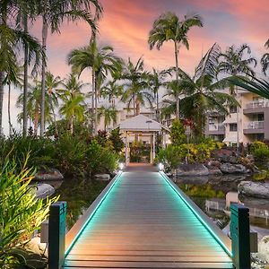 Coral Sands Beachfront Resort